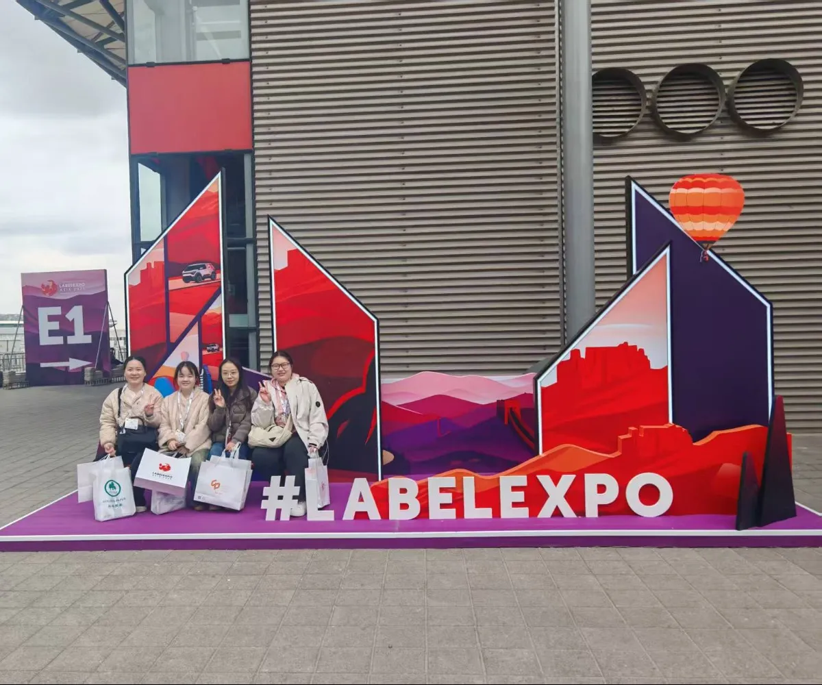 Kertas emas di Asia Label Expo 2025